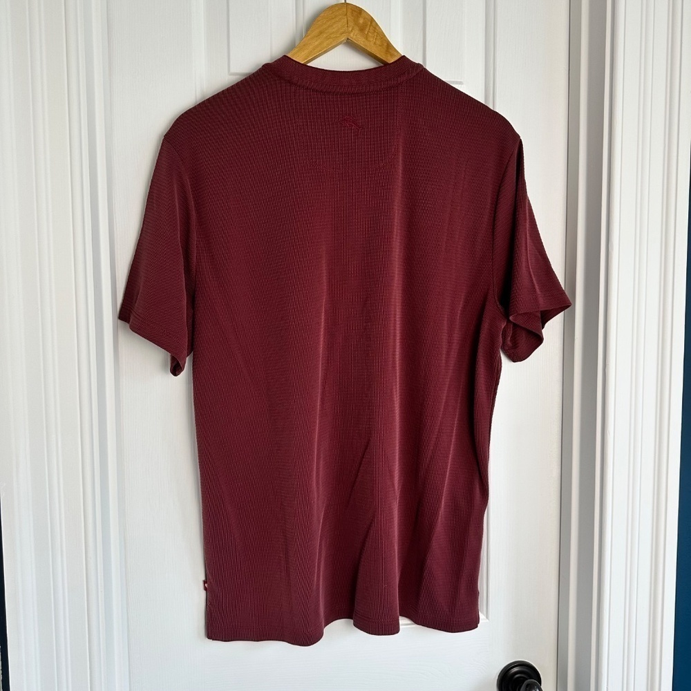 Tommy Bahama Men's Coastal Crest IslandZone Pinot Noir V-Neck Shirt EUC - Picture 5 of 6